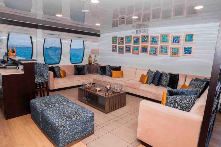 Alya Catamaran Galápagos cruise – lounge