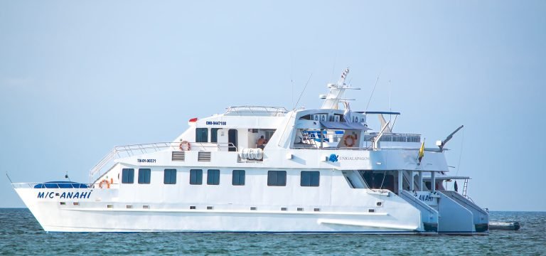 Anahi Catamaran Galápagos cruise – exterior