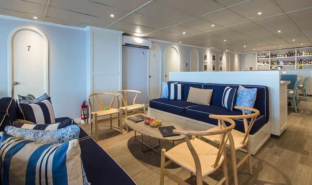 Archipel I Catamaran Galápagos cruise – lounge
