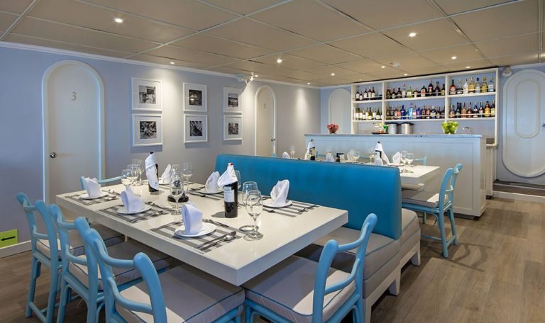 Archipel I Catamaran Galápagos cruise – dining