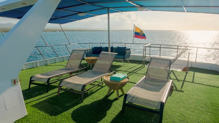 Bonita Yacht Galápagos cruise – sundeck