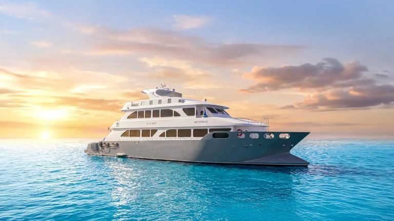 Eco Galaxy II Catamaran Galápagos cruise – exterior