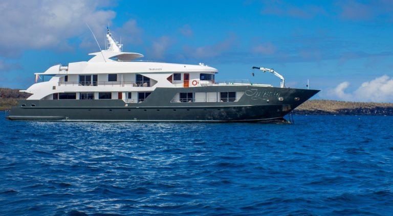 Infinity Yacht Galápagos cruise – exterior
