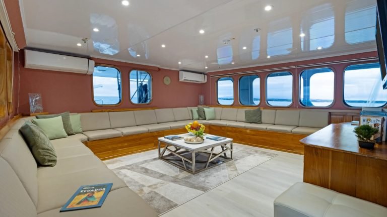 Tip Top IV Yacht Galápagos cruise – lounge