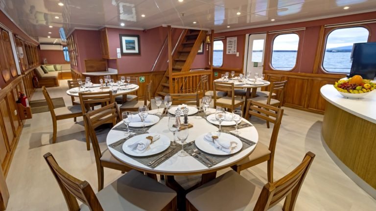 Tip Top IV Yacht Galápagos cruise – dining